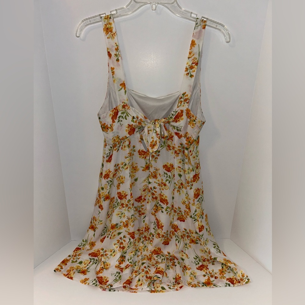 Lulus Day Date white, orange floral dress, fully lined, tie back sz Medium - Picture 4 of 11